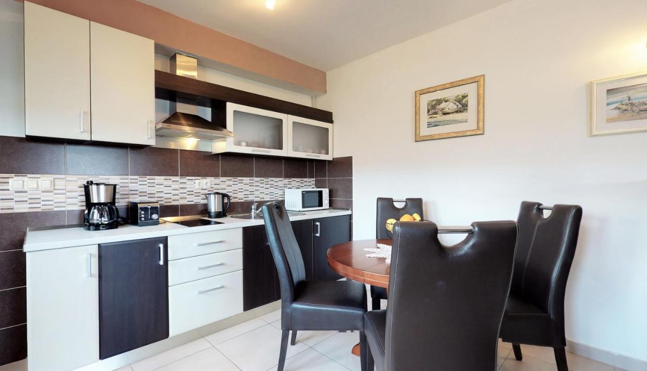 Apartments Silva Slatine Bagian luar foto