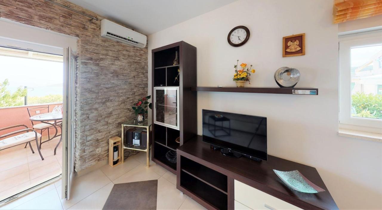 Apartments Silva Slatine Bagian luar foto
