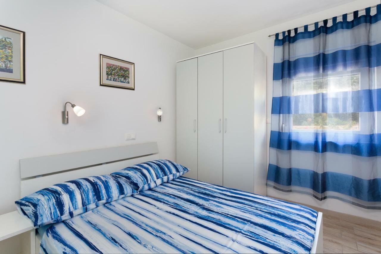 Apartments Silva Slatine Bagian luar foto